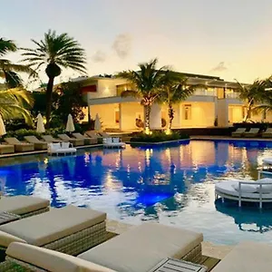 Resort Hodges Bay & ****
